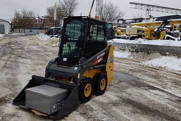 Мини-погрузчик XCMG SR710RU