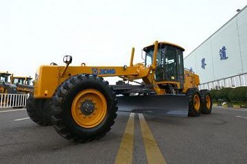 Автогрейдер XCMG GR135