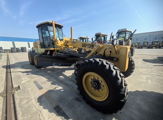 Автогрейдер XCMG GR135