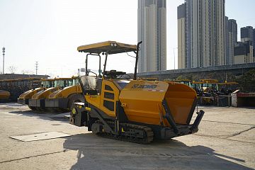Асфальтоукладчик XCMG RP405