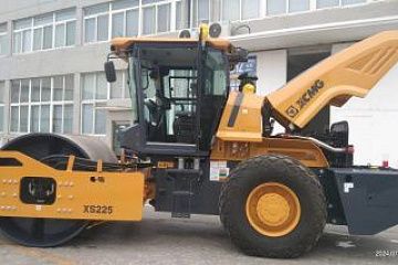 Каток одновальцовый грунтовый с гидравлическим полным приводом XCMG XS225