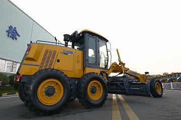 Автогрейдер XCMG GR135