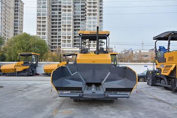 Асфальтоукладчик XCMG RP453L