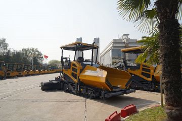 Асфальтоукладчик XCMG RP905S с плитой E600B