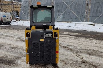 Мини-погрузчик XCMG SR710RU