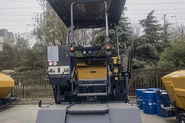 Асфальтоукладчик XCMG RP405